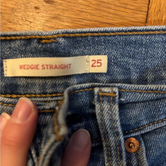 Levi’s Wedgie Straight - Picture 4 of 7